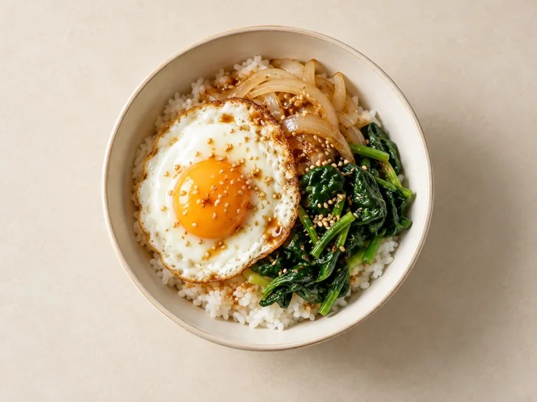 채소와 달걀을 담은 한 그릇 식사